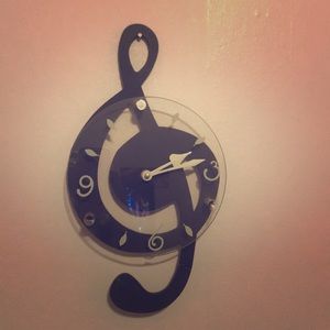 Treble clef clock